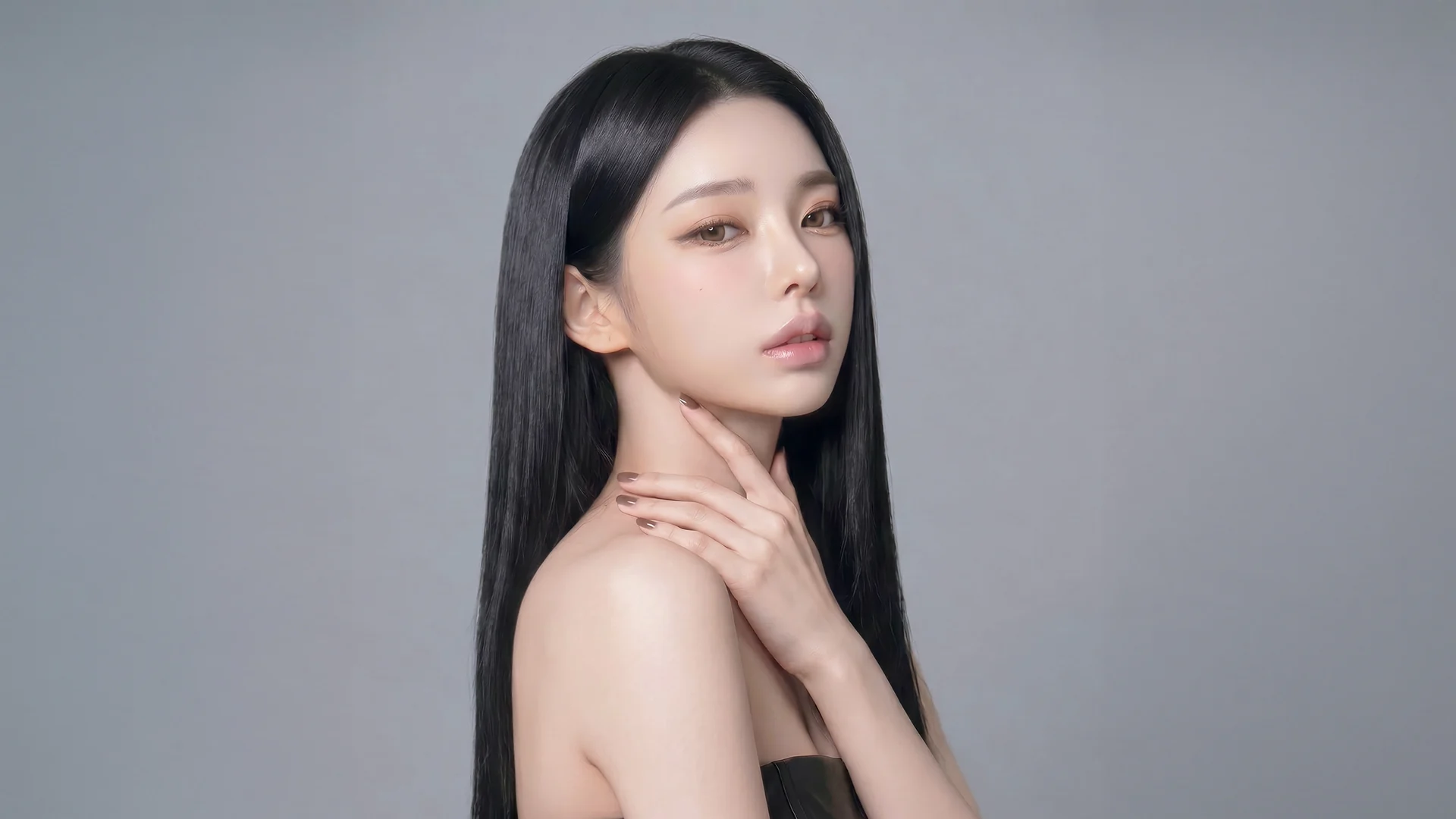 자가늑 코재수술 메인 비주얼, 코끝과 얼굴 균형이 보이는 여성 초상