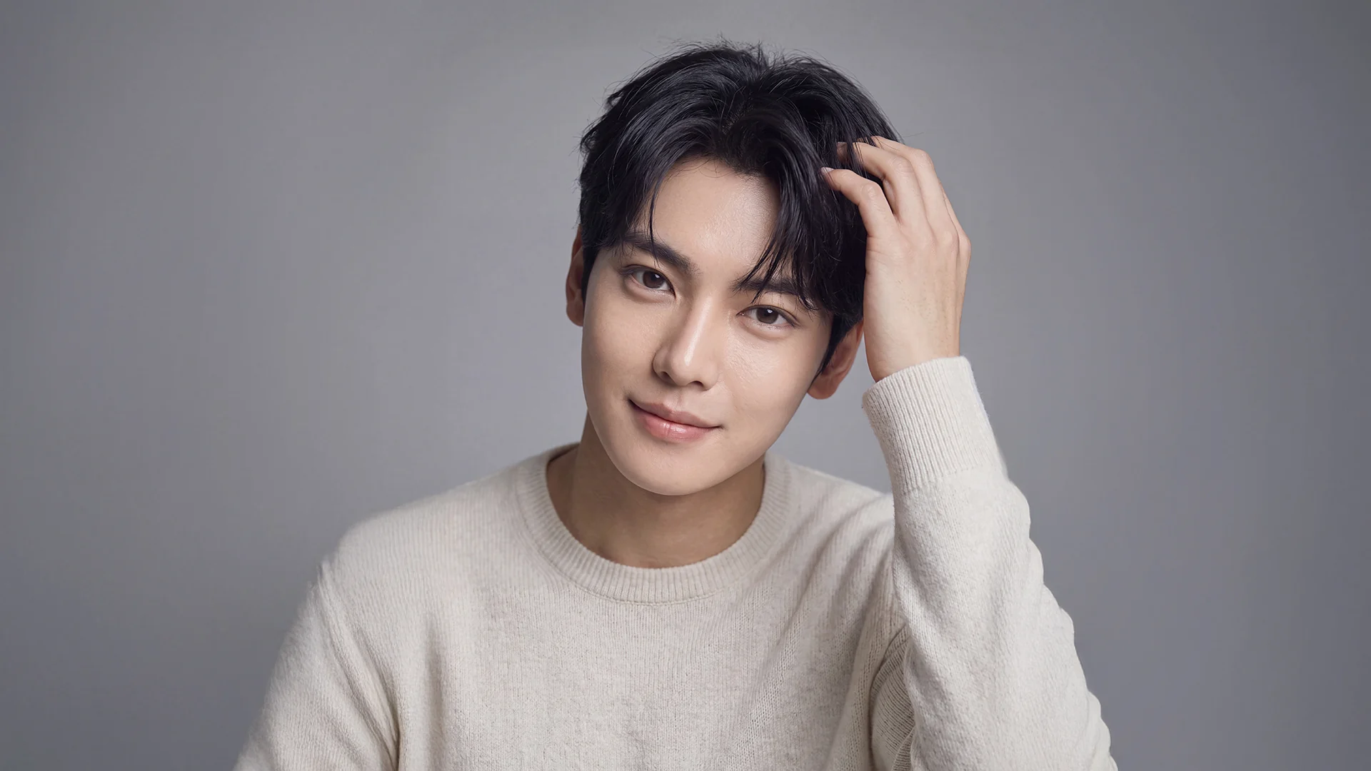 남자 눈성형 메인 비주얼, 또렷한 눈매의 남성 정면 초상