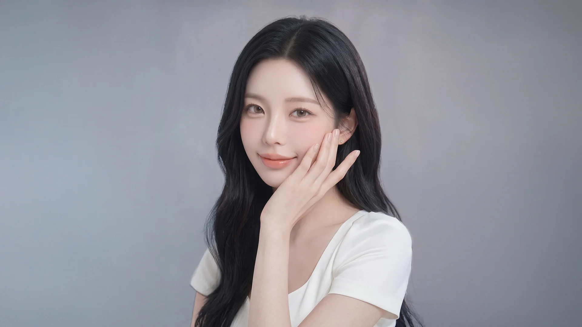 실리프팅 메인 비주얼, 손으로 볼을 감싼 여성의 자연스러운 얼굴 윤곽 초상